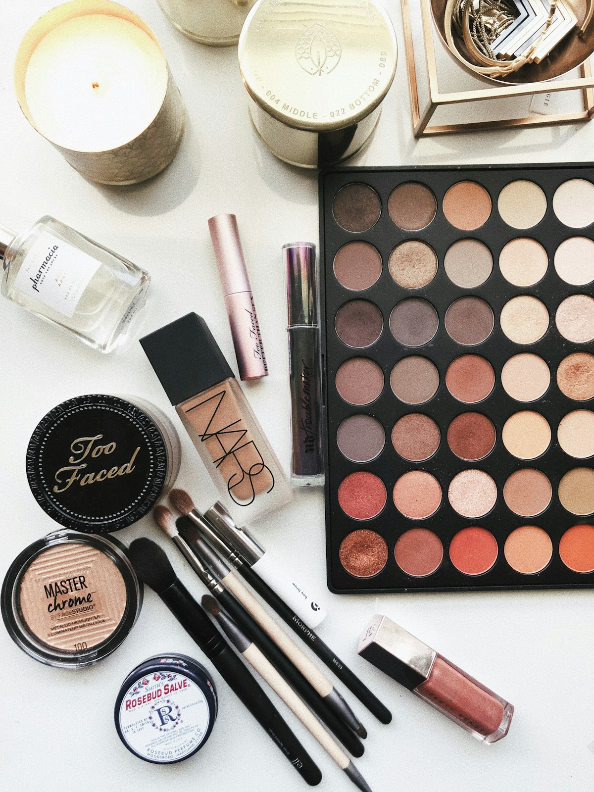 Composição de moda feminina em tons suaves